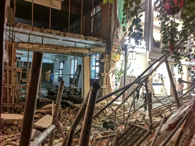 19岁女大学生和24岁女子遇难! 网红街区墙体垮塌店铺装修猛烈, 曾引发投诉