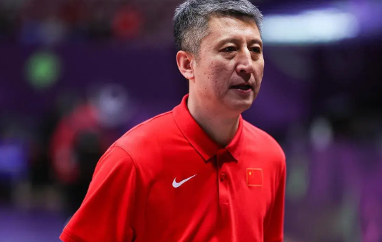 男篮亚洲杯中国将对阵韩国，做到这三点，中国男篮拿奖牌指日可待。1.保护好篮板