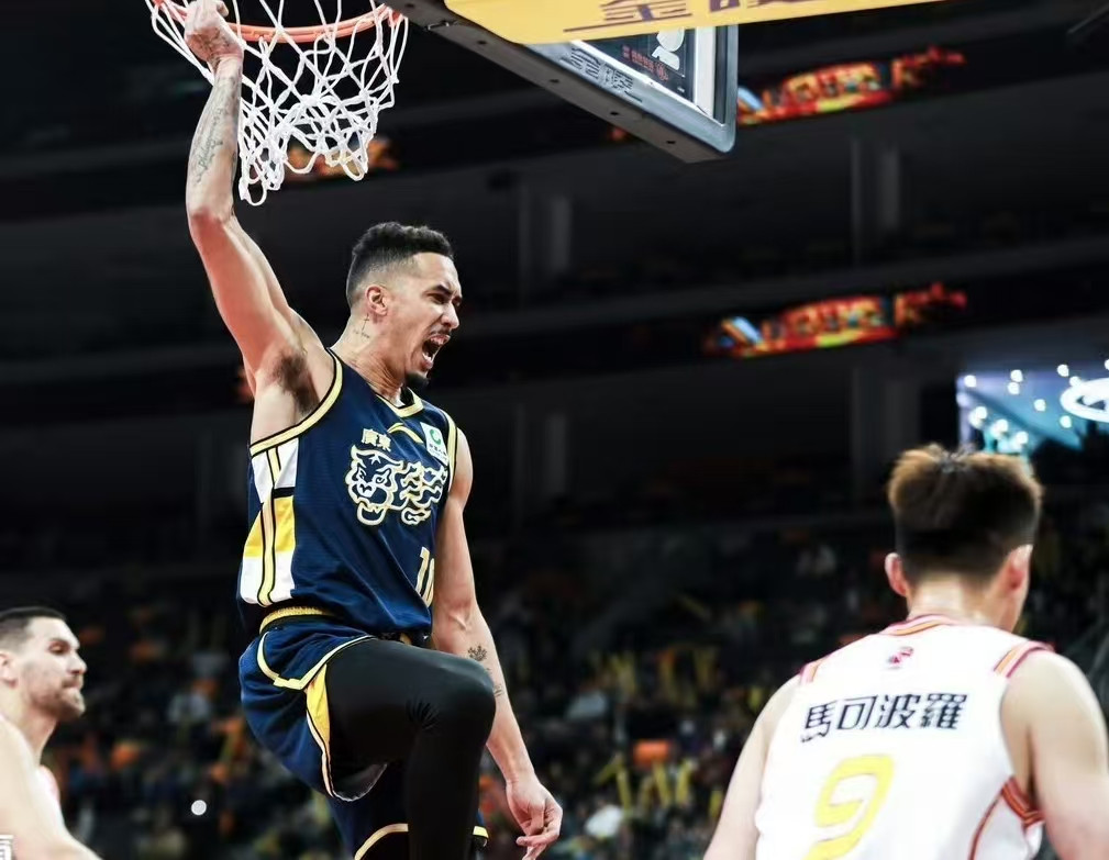 “三分雨来袭！奎因伤愈归来状态火爆，广东队实力再升级”