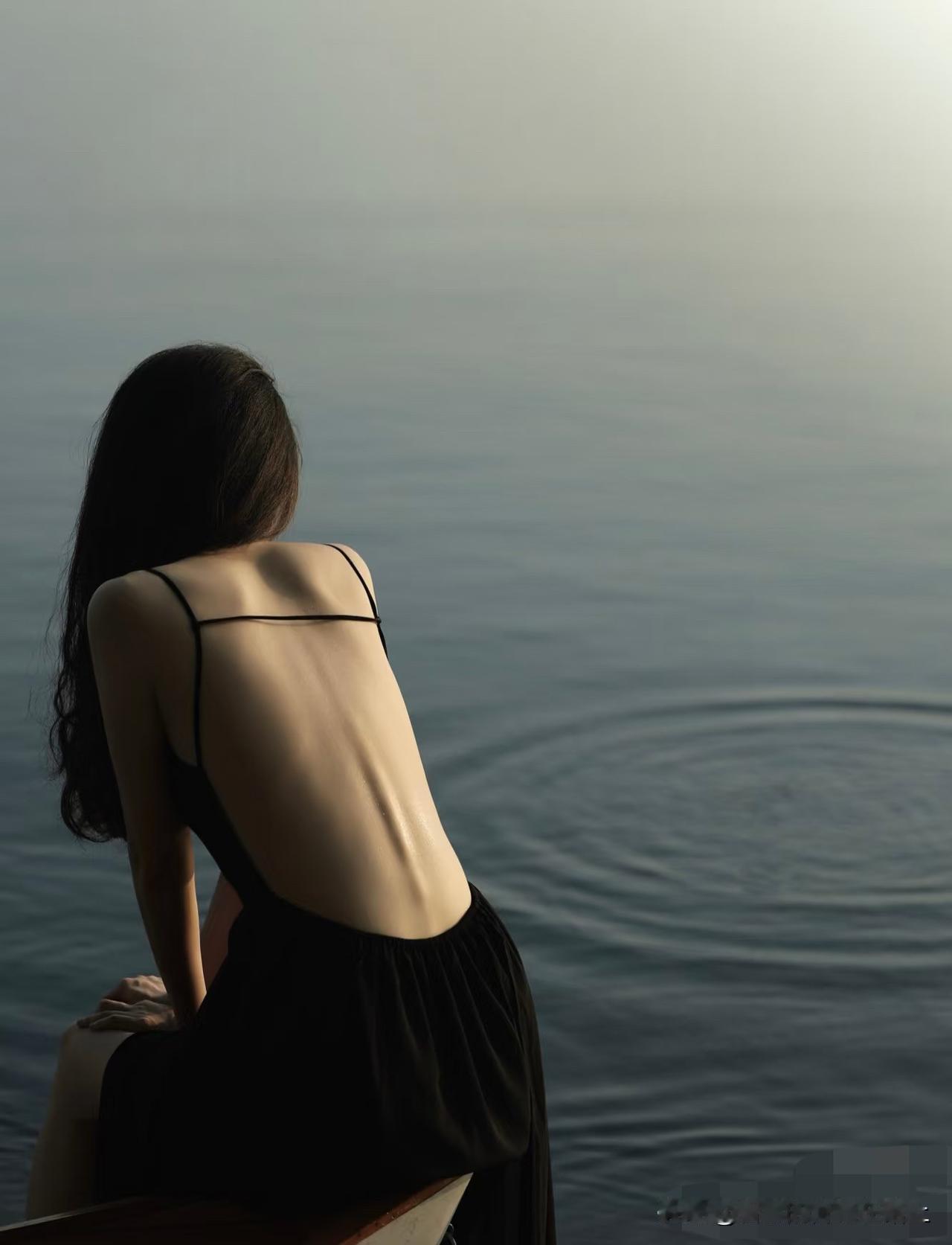 有个姐妹说有一次和闺蜜打到臭车，她灵机一动对闺蜜说，你是不是晕车啊，要不开点窗户