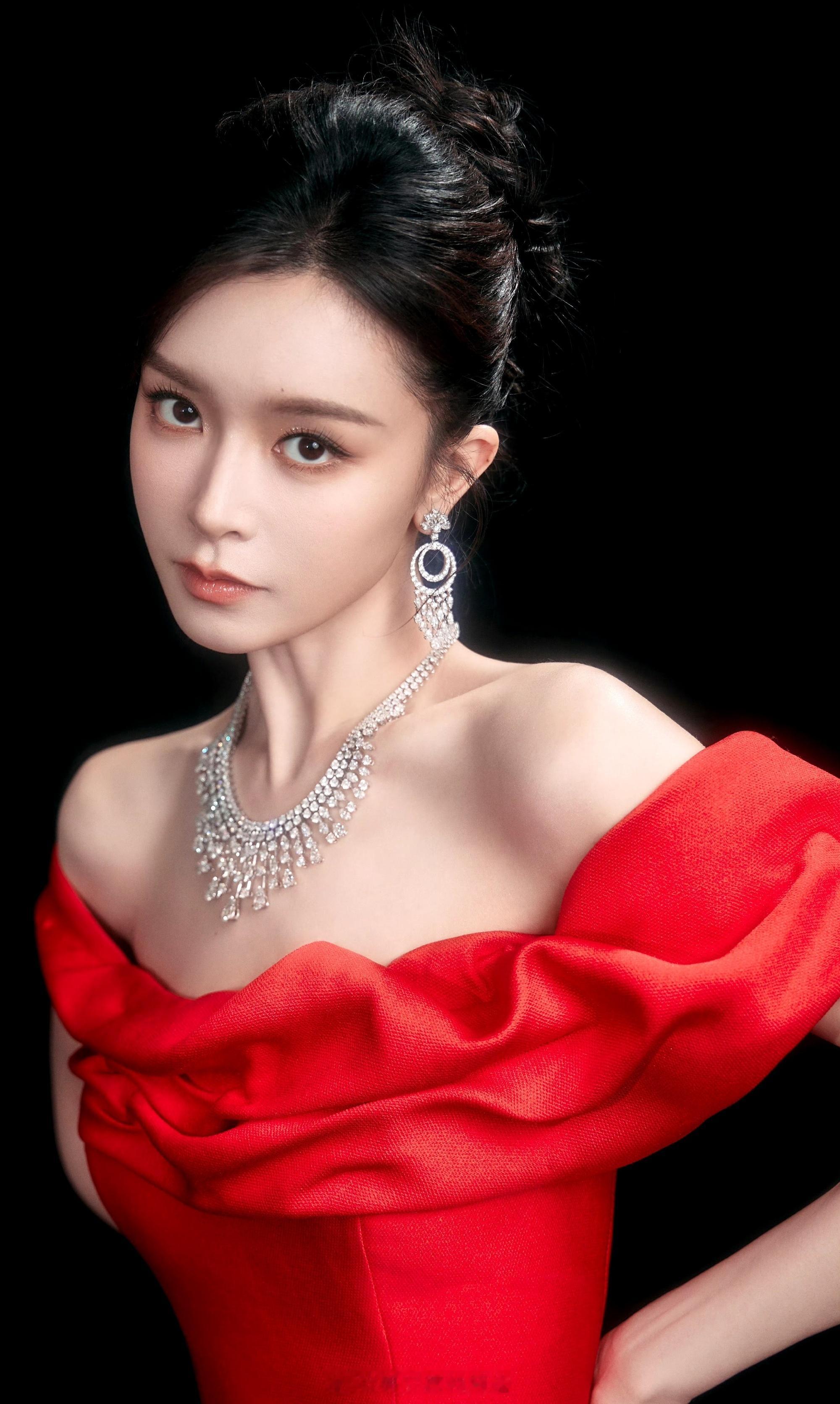 文咏珊白雪红衣唯美浪漫​​​