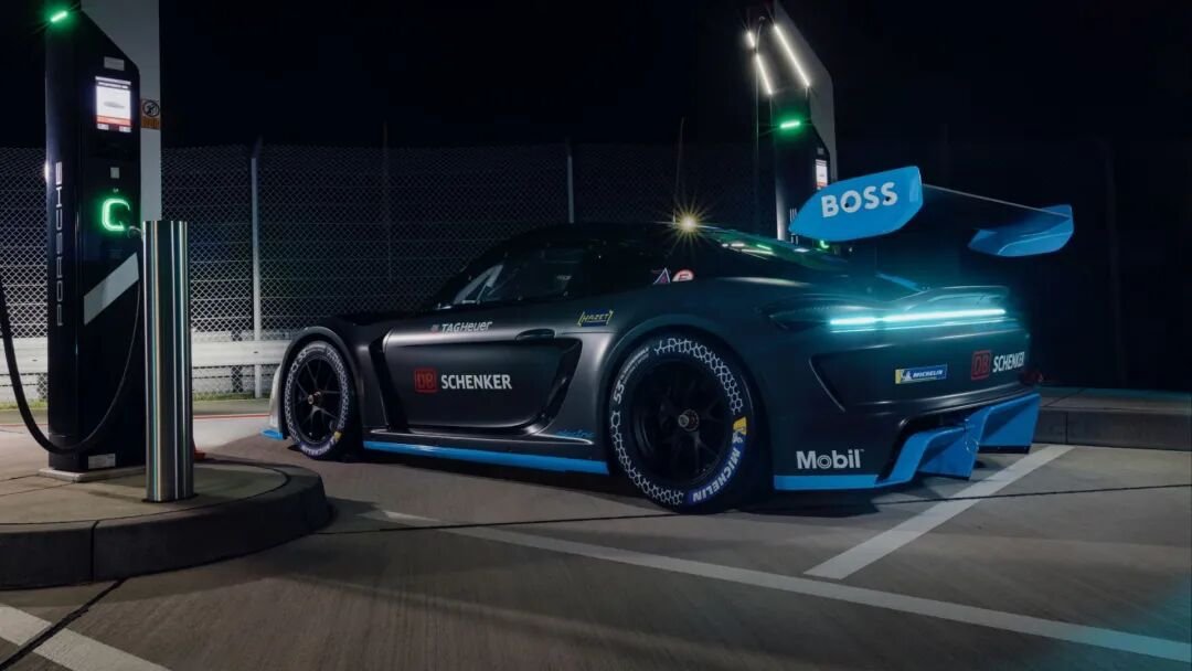 车市热门一周前，纯电718或因开发困境而夭折的消息传得满城风雨。如今，据The