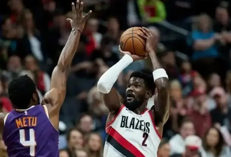 哈斯勒姆所言极是啊前NBA球员哈斯勒姆在一档节目中谈到了艾顿，他说：“从体型