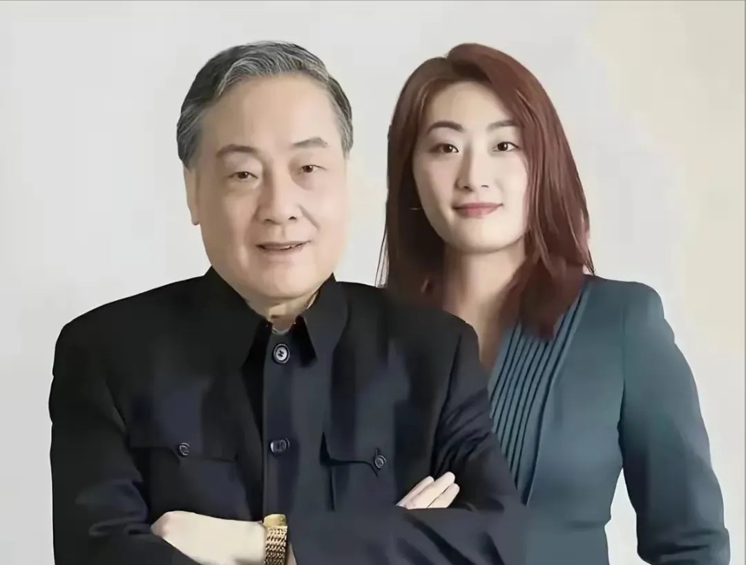 宗馥莉14岁的时候去美国读书，她去美国的第一年，她爸爸宗庆后就跟杜建英生了大儿子