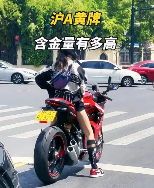 是我孤陋寡闻了！4万3的张雪机车落地要53万？果然，沪爷就是豪横！最近有博主