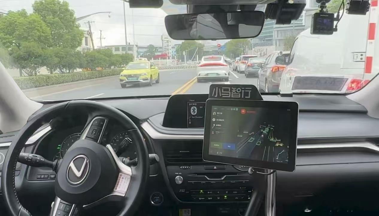无人驾驶的时代，真的要来了！此前，上海已经开始试运营无人驾驶出租车，起