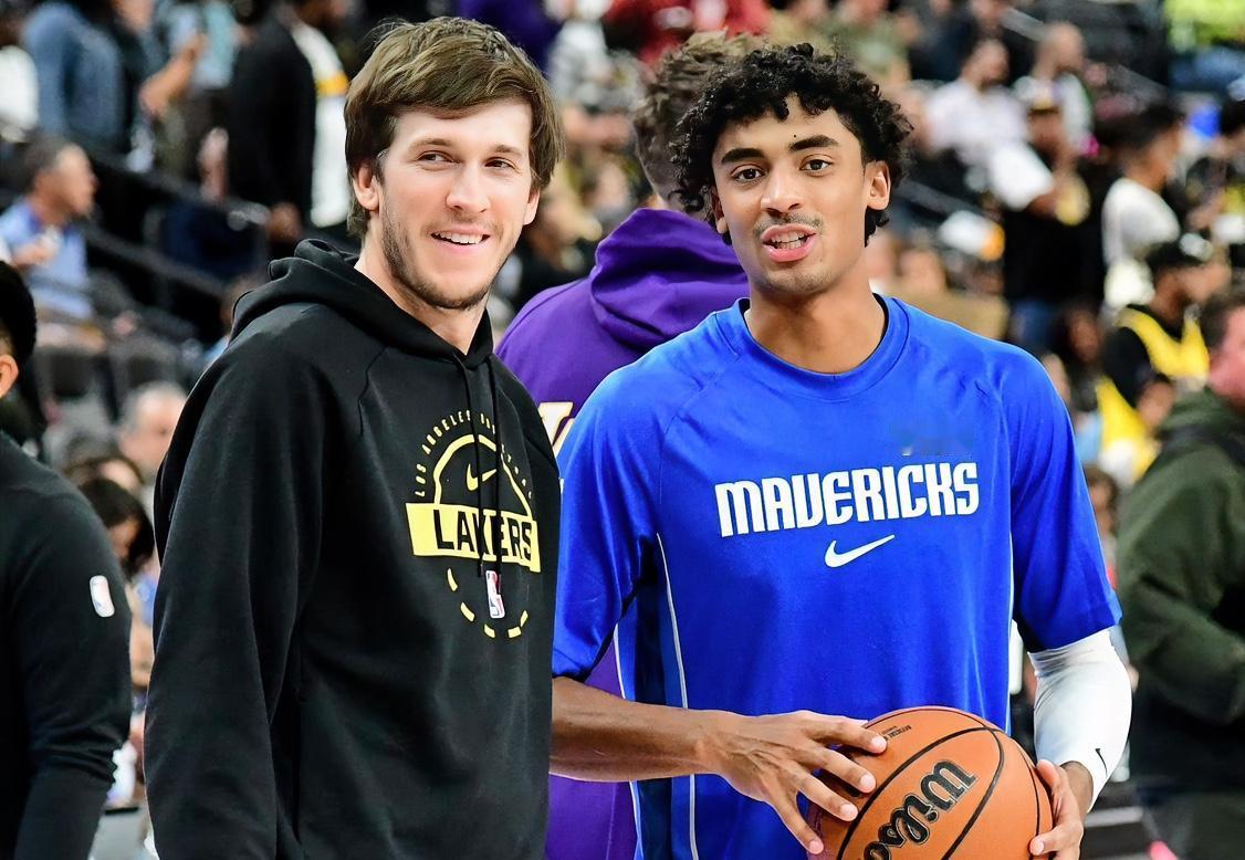 湖人旧将克里斯蒂都进步到这程度了？独行侠与尼克斯的比赛中，湖人旧将克里斯蒂三分