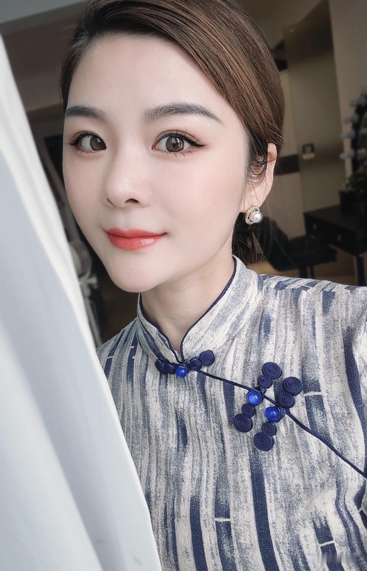 后来了解到，所谓一见钟情，是身体磁场在“认人”，两个人频率相同，就会一眼心动。不