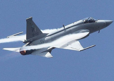 巴基斯坦空军前参谋长凡尔赛，但说的也是实话，他说巴飞行员抱怨训练课目太难了，比与