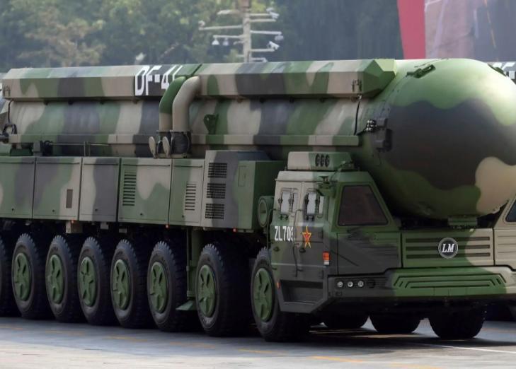 中国的“不首先使用核武”政策被解读成“好欺负”，结果反倒成了被步步紧逼的理由。现