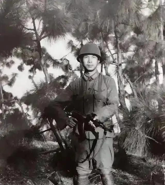 1986年，一个战士要上211高地，临行前，军长亲自给他敬茅台酒，师长则把自己的