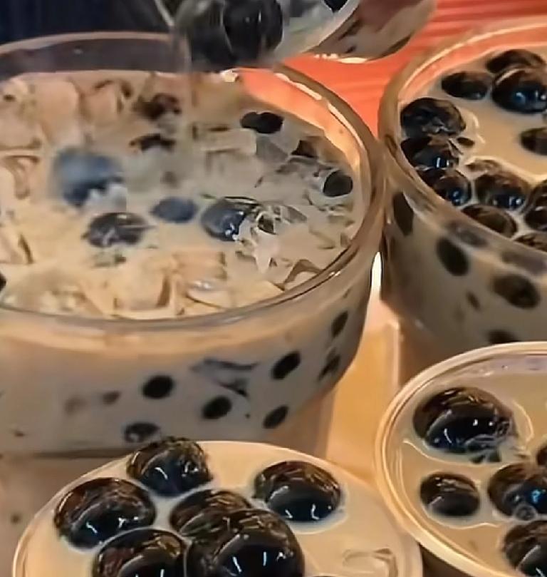 深圳一位20多岁的年轻女子从朋友那里得知一个减肥秘方，就是每天只吃一顿饭，剩下的