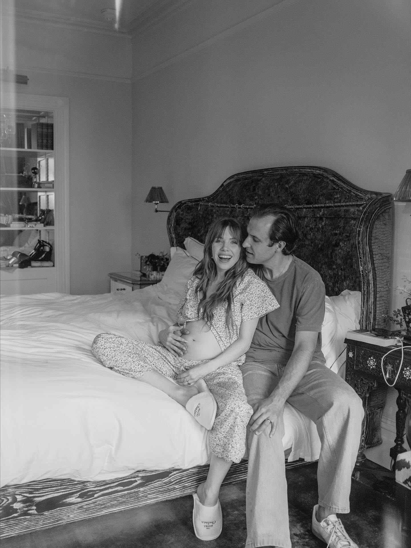 蹲妹怀孕！OMG！蹲妹CarlyRaeJepsen发孕肚新照官宣怀孕！这将是