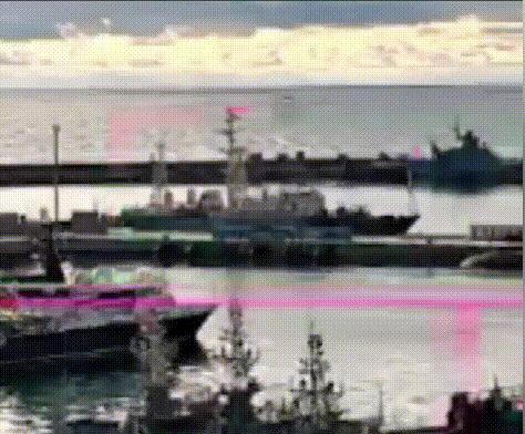 如果属实，那么将是人类海战史上，首次无人潜航器击伤大型潜艇！乌克兰安全局15