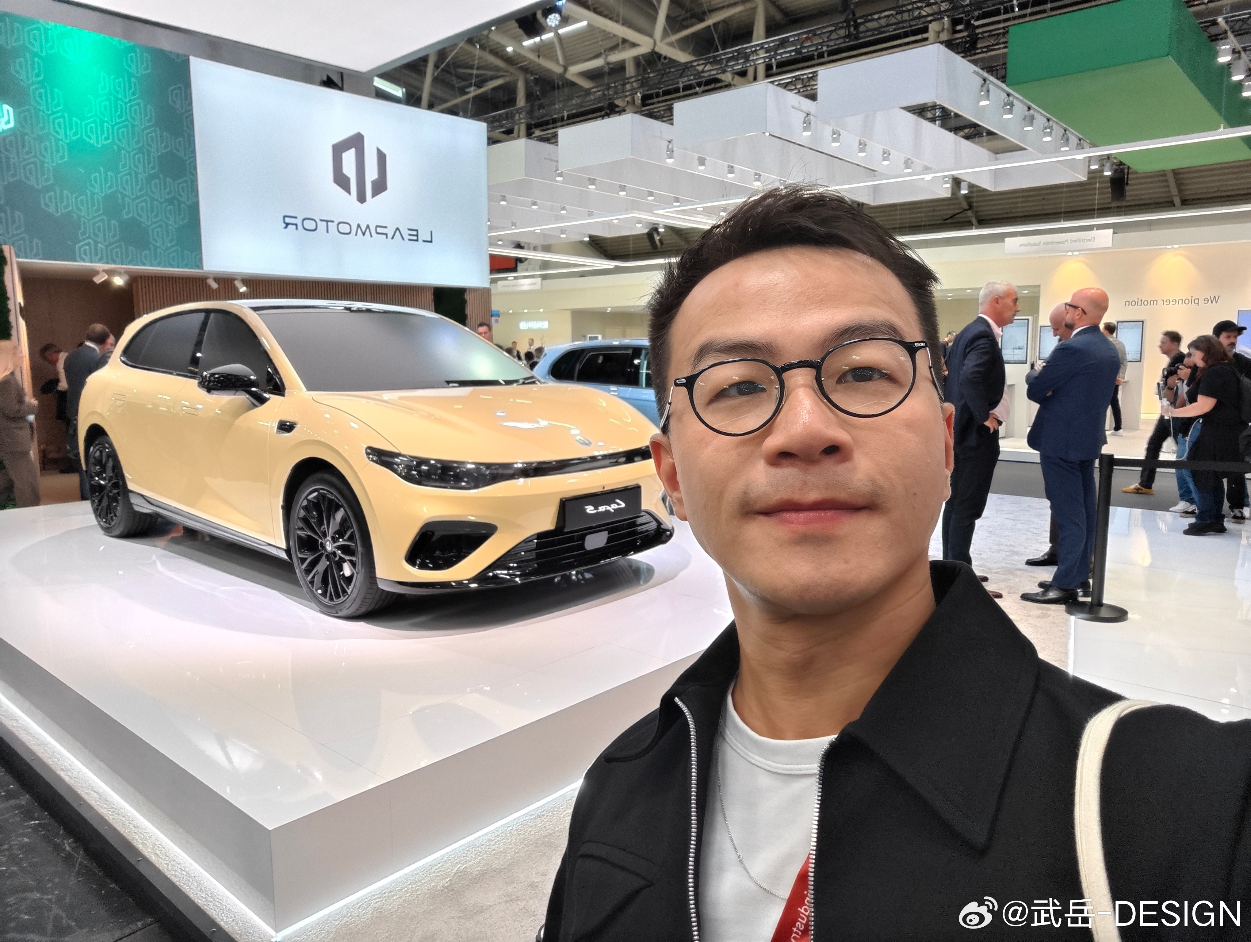 今天的iaa慕尼黑车展上，零跑正式发布了零跑Lafa5的外观！从尺寸、定位等