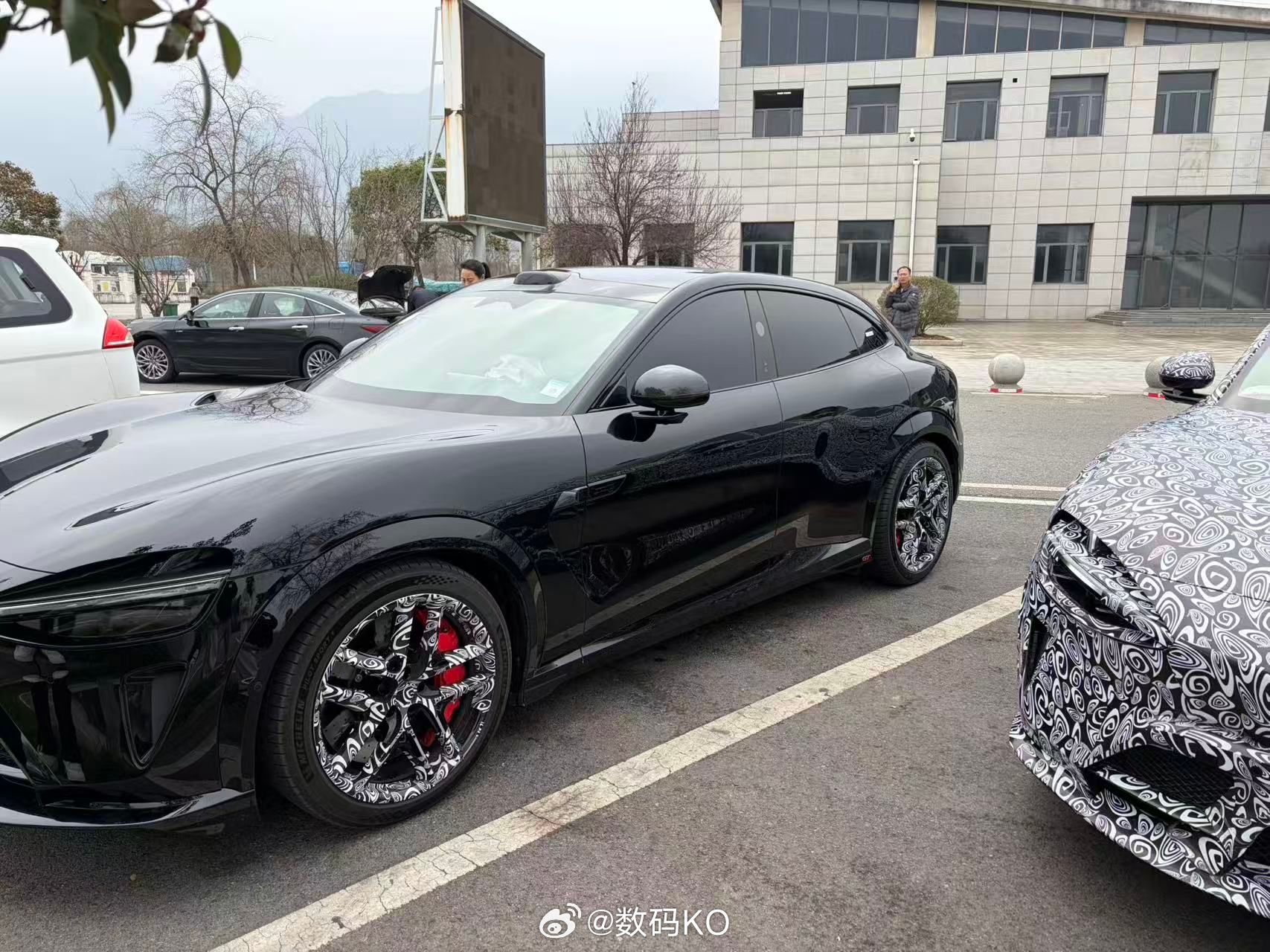 无伪装的小米YU7GT黑武士，小米开始渐渐的解除武装了，明显发现今年的节奏密集了