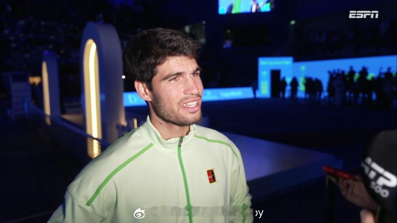 阿尔卡拉斯夺冠后采访：❓卡洛斯，你几乎已经赢得了一切，但这次你是否有种未竟之业的