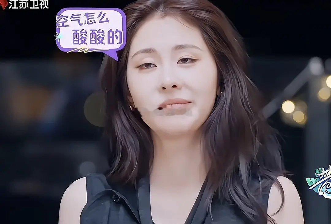 笑晕了，bro就这么坤度一个素人张碧晨综艺里说自己以前班里有个男同学又帅又高性格