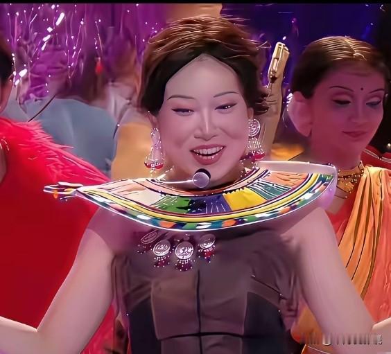 沈佳润想走唱跳圈，先把外形这块儿捋顺了再说！明眼人都能看出来，小沈阳是想把