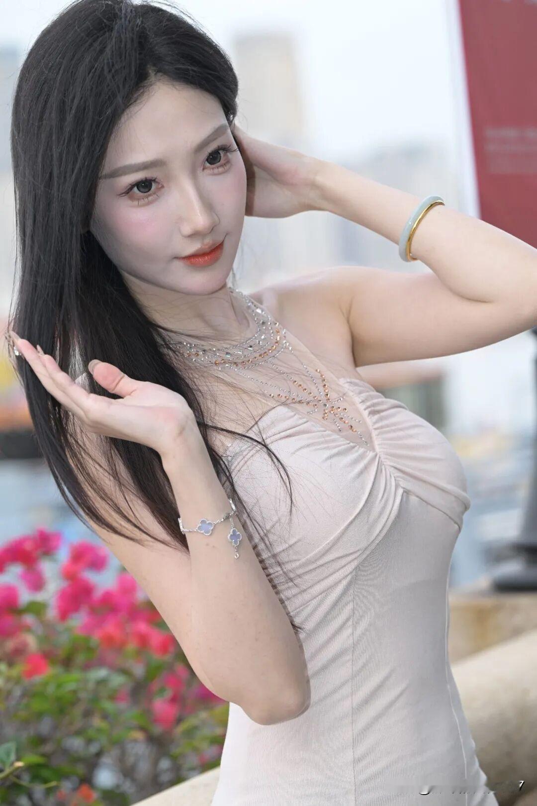 优雅气质，微笑动人，时尚穿搭，魅力无限！🌹✨