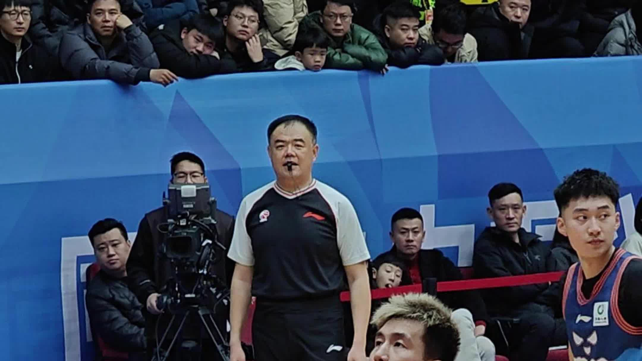 郭艾伦罚球后神操作引热议 亚洲后卫战术意识获赞