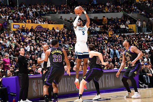 这场惨败湖人，森林狼锋线大将麦克丹尼尔斯出场26分29秒，投篮9中3，三分线外5