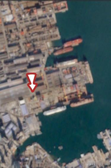 从一些照片看，两个盒子早已经安装到位，但之前出现在左前轨道模块附近的方盒子，看起