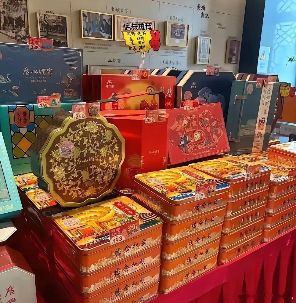 今年中秋节的月饼卖不动了，无非是3个原因第一，老人们也不想吃月饼，里面加的东西五