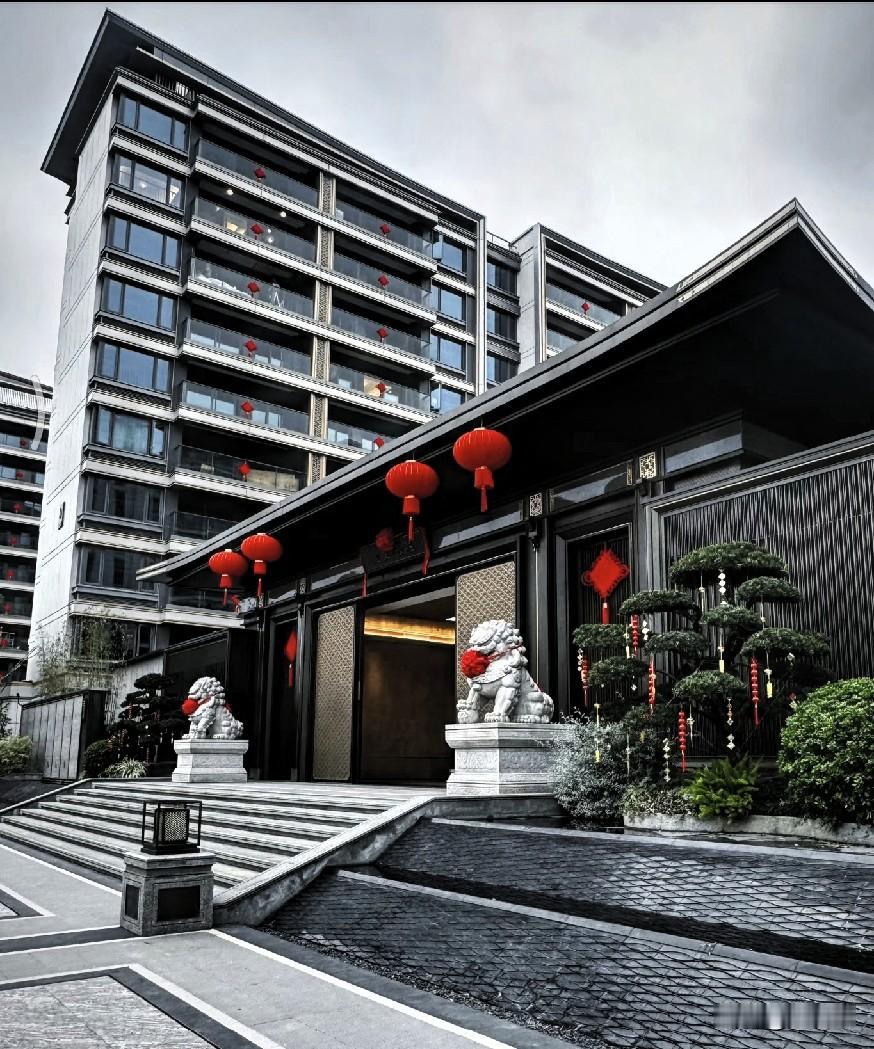 买房建议：1.新楼盘优先，二手房三年内，10年以上的不考虑。2.配套优先，学