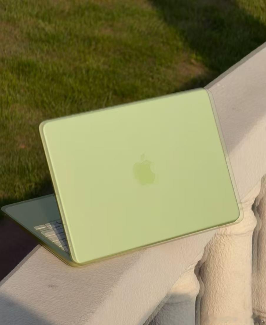 苹果入门产品哪个最香从手机方面来说！25年上新的iPhone17系列，基础款都