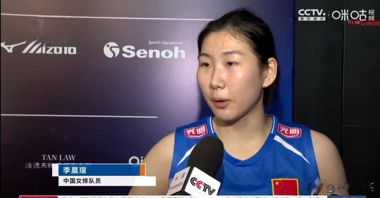 女排队员李晨瑄在赛后接受了央视的采访，她说，这是我第一次在国家队打首发，不紧张