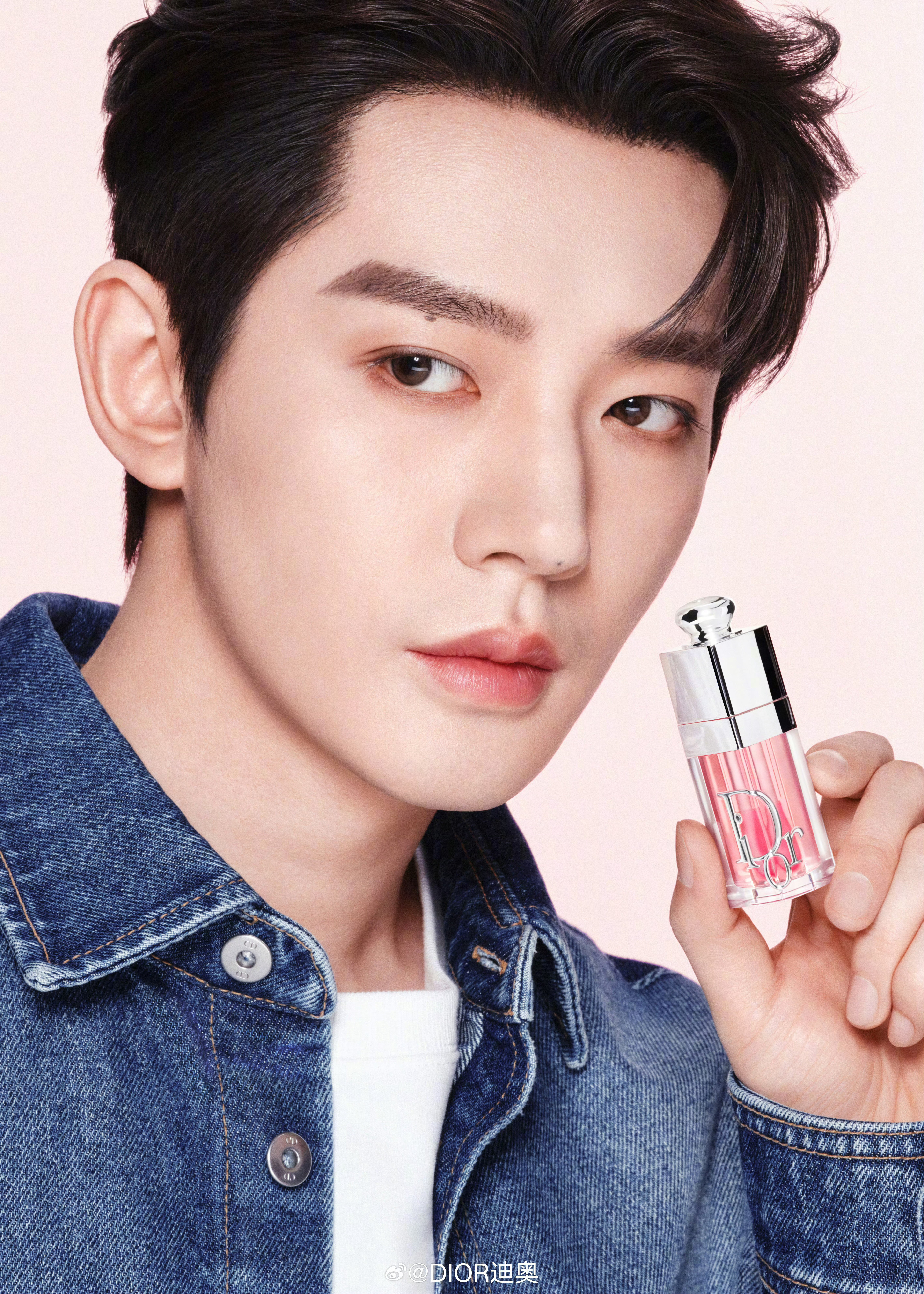 邓为in𝗗𝗶𝗼𝗿迪奥全球美妆大使全新大片晶透闪耀时刻，春日妆容清爽展