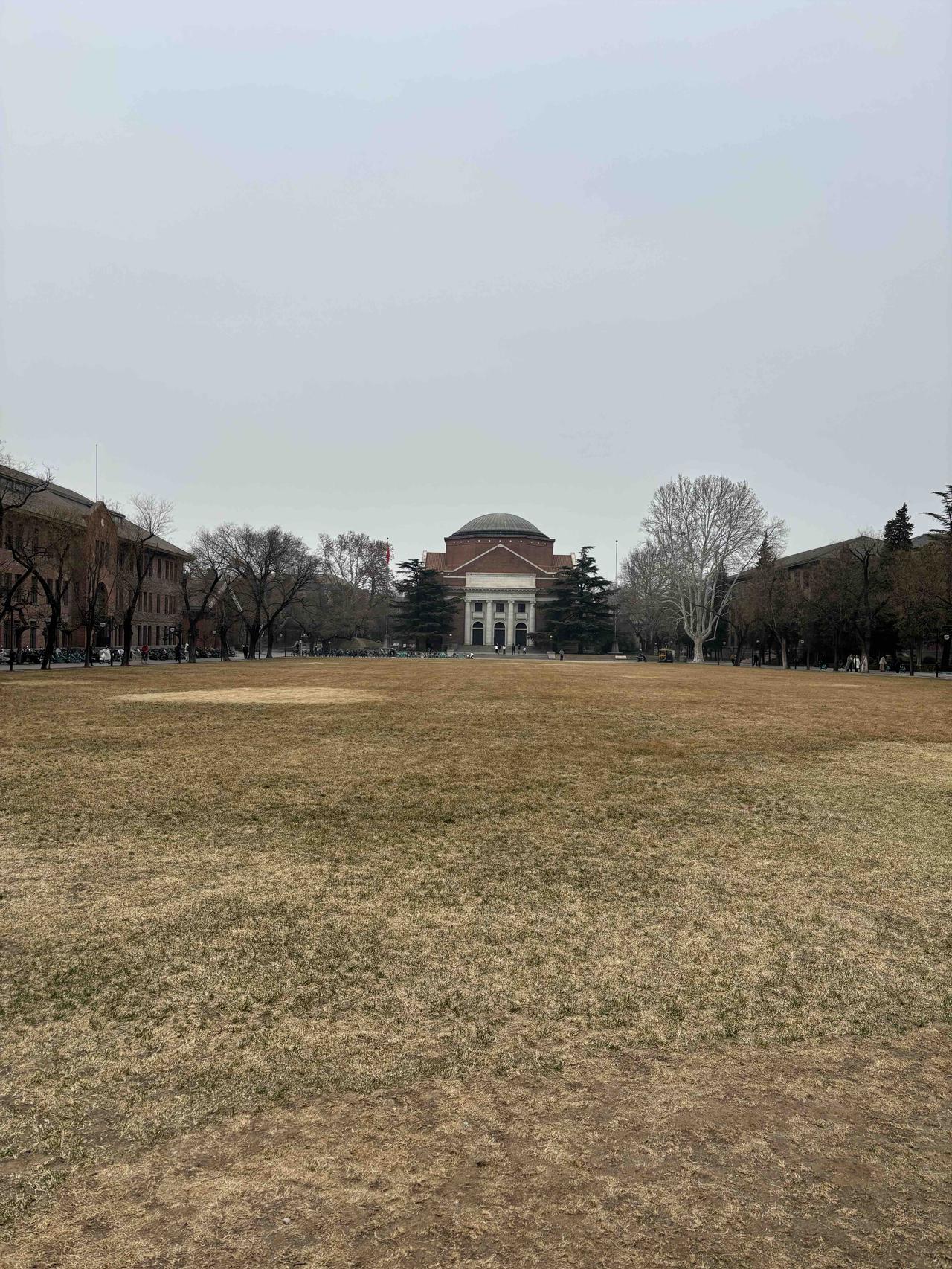 现在的小孩子只要能够坚持不玩手机，不玩游戏就已经超越了80%的同龄人！有人说现