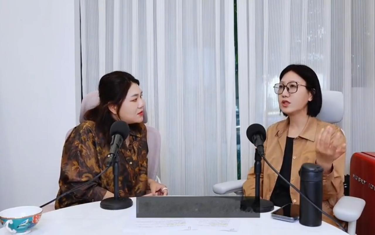 又后怕又真实易立竞说:“我之前做记者的时候，我就记得有一年我和另一个同事，