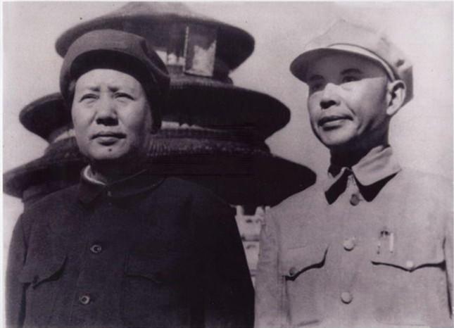 开国大典前夕，两位前清官员陪同毛主席游玩天坛，突然毛主席问他们：“见过几次慈禧太