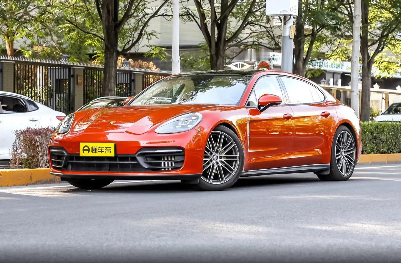 如果你手握六七十万预算，又想开一台回头率爆表的百万级豪车，那保时捷Panamer