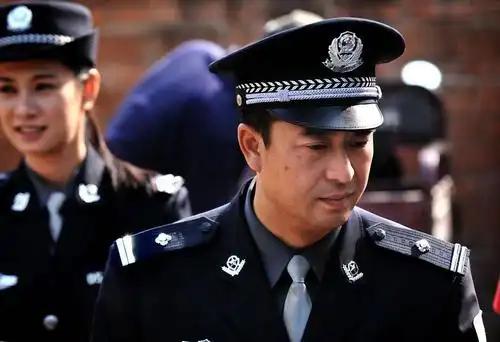 乡镇派出所所长的任免权限在哪里？1、乡镇党委2、县公安局3、区公安局