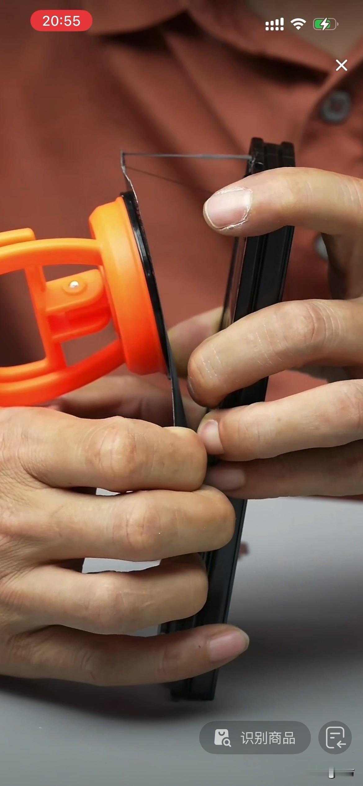 杨长顺拆开三星三折叠感慨：这就是他卖20000多的原因！今天晚上，他拆开了三