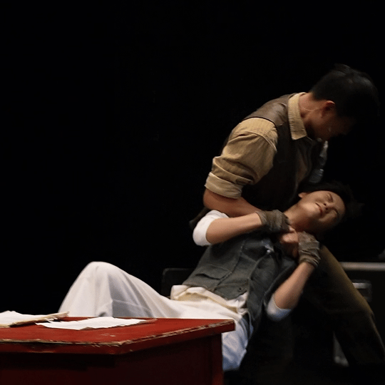 陈丽君又在挨揍又是破碎感十足的小可怜一枚，不过陈丽君真的实在是太有意思了，不管