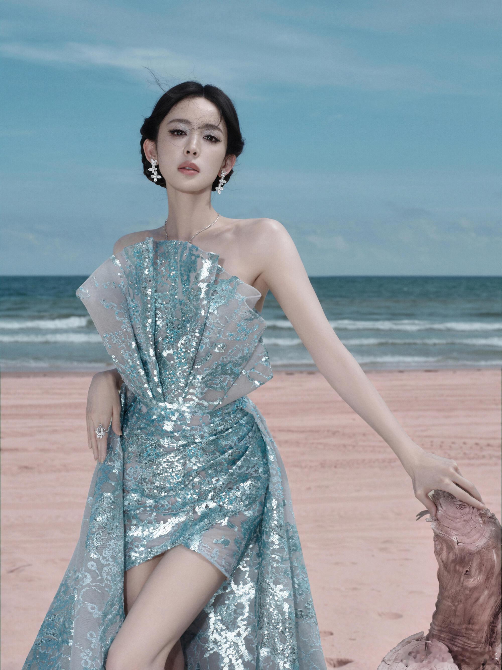 娜扎三亚海边大片，工作室审美越来越好了娜扎