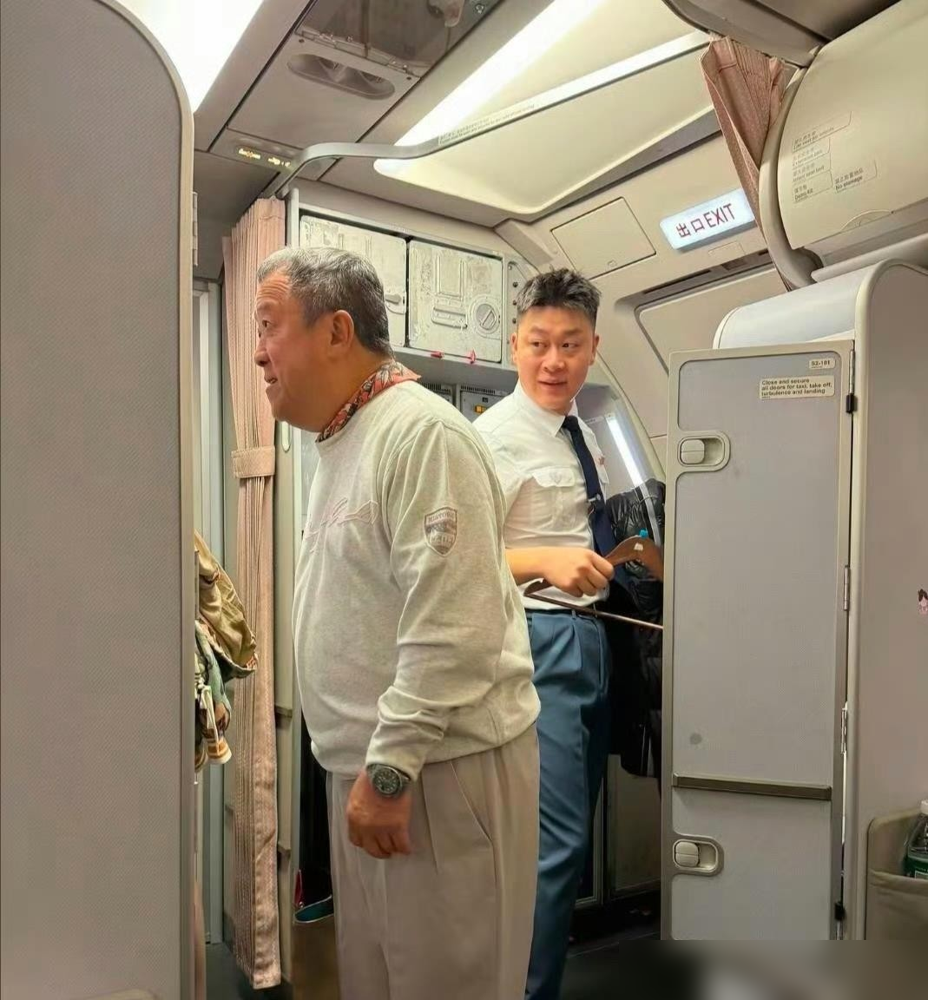 曾志伟亲口说，开会比喝酒还累。在TVB干了五年总经理，他提了五次辞职。这次终于批了。他说自己江郎才尽