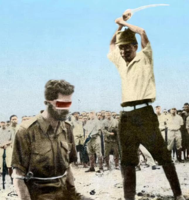 1943年，一个日本人砍下一个男人的脑袋，结果，因为这张照片，10万日本人全部都