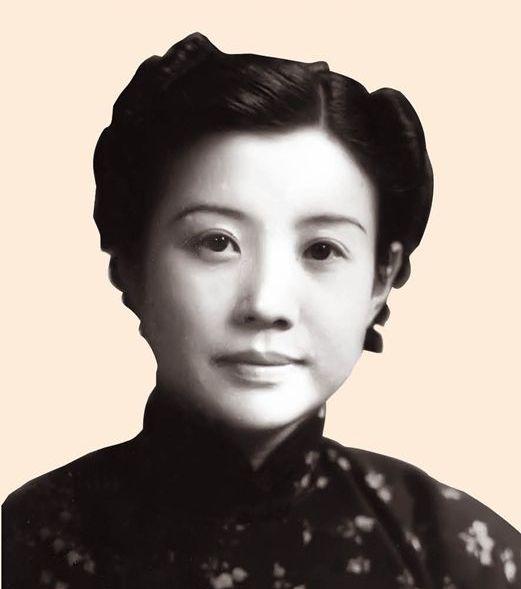 1955年黄慕兰被判处死刑，并关押在死囚牢房。毛主席得知此消息后，深感震惊，临