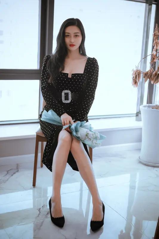 张馨予老公何捷转业，从部队到广州大学保卫处，身份引热议3秒开头：张馨予老公何捷