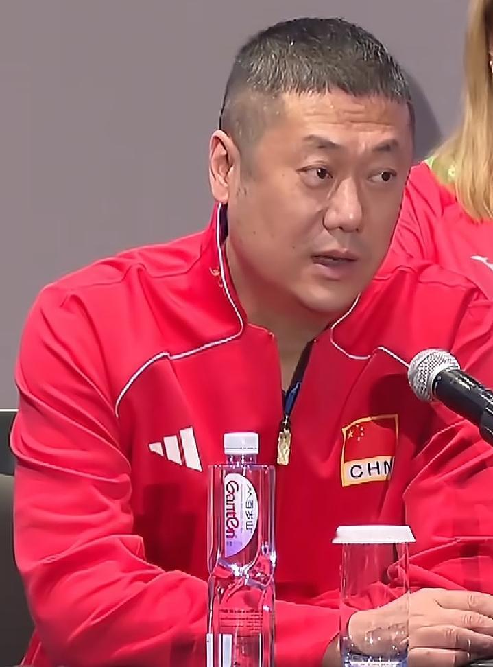 和美国女排的比赛主教练赵勇没把张籽萱放入14人大名单，这就说明了经过这么多场都实