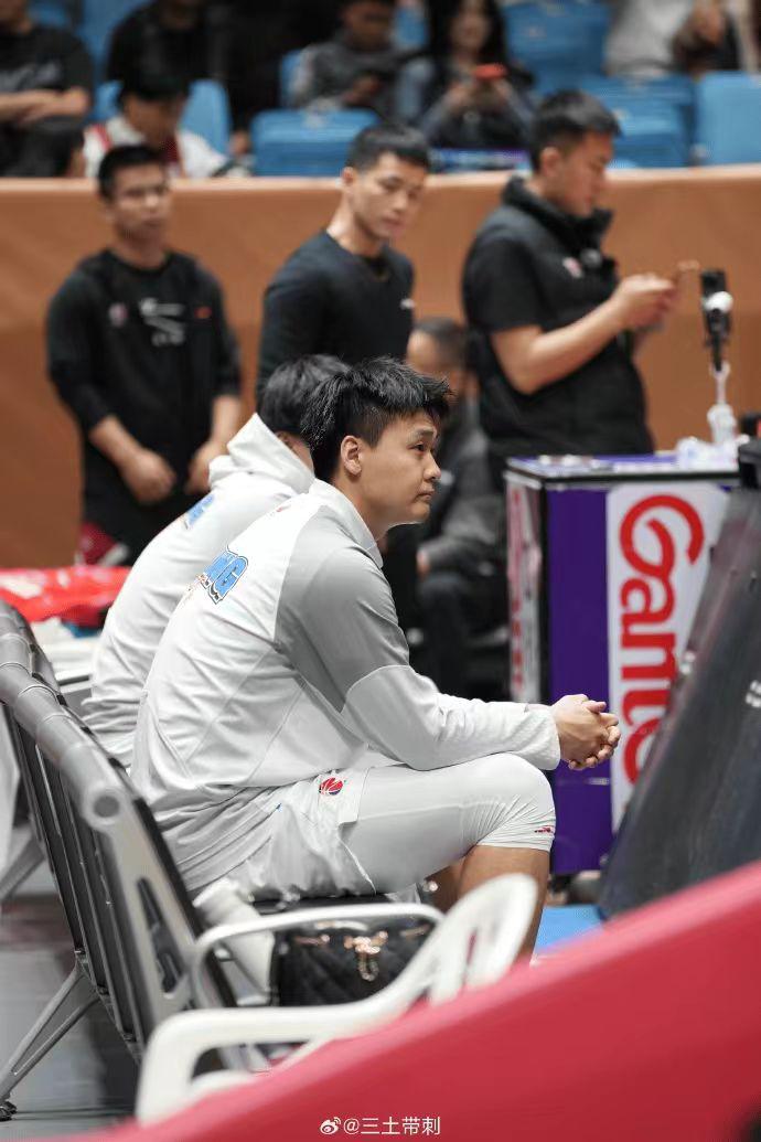 北京官宣赵睿伤停两周，王博神机妙算！输给深圳这一步棋实在是高！北京这赛季比广