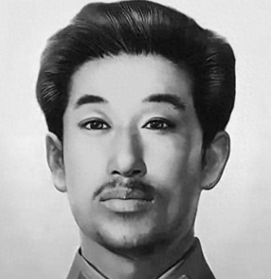 1942年，赵尚志牺牲，汉奸踢了踢他的脑袋，旁边叛徒给他一耳光：你没手吗？麻烦