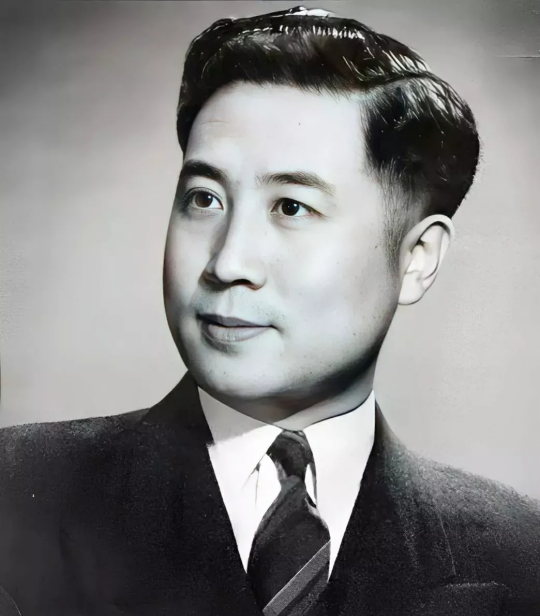1946年，戴笠收到告密，军统局混有地下党。戴笠震怒，当看到被举报人的名字后，忍