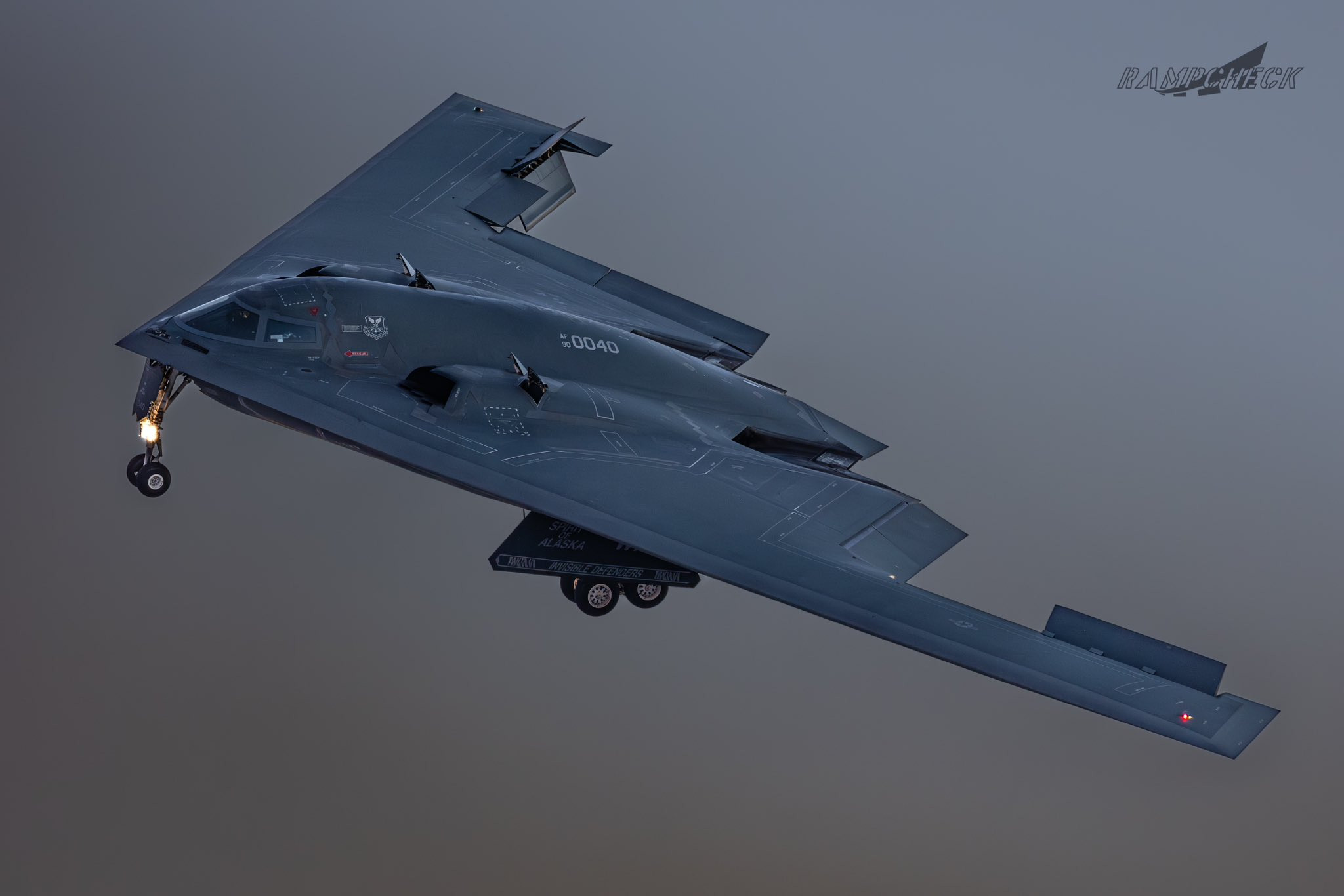 内利斯基地上空的B-2每天认识一件兵器烽火问鼎计划​​​