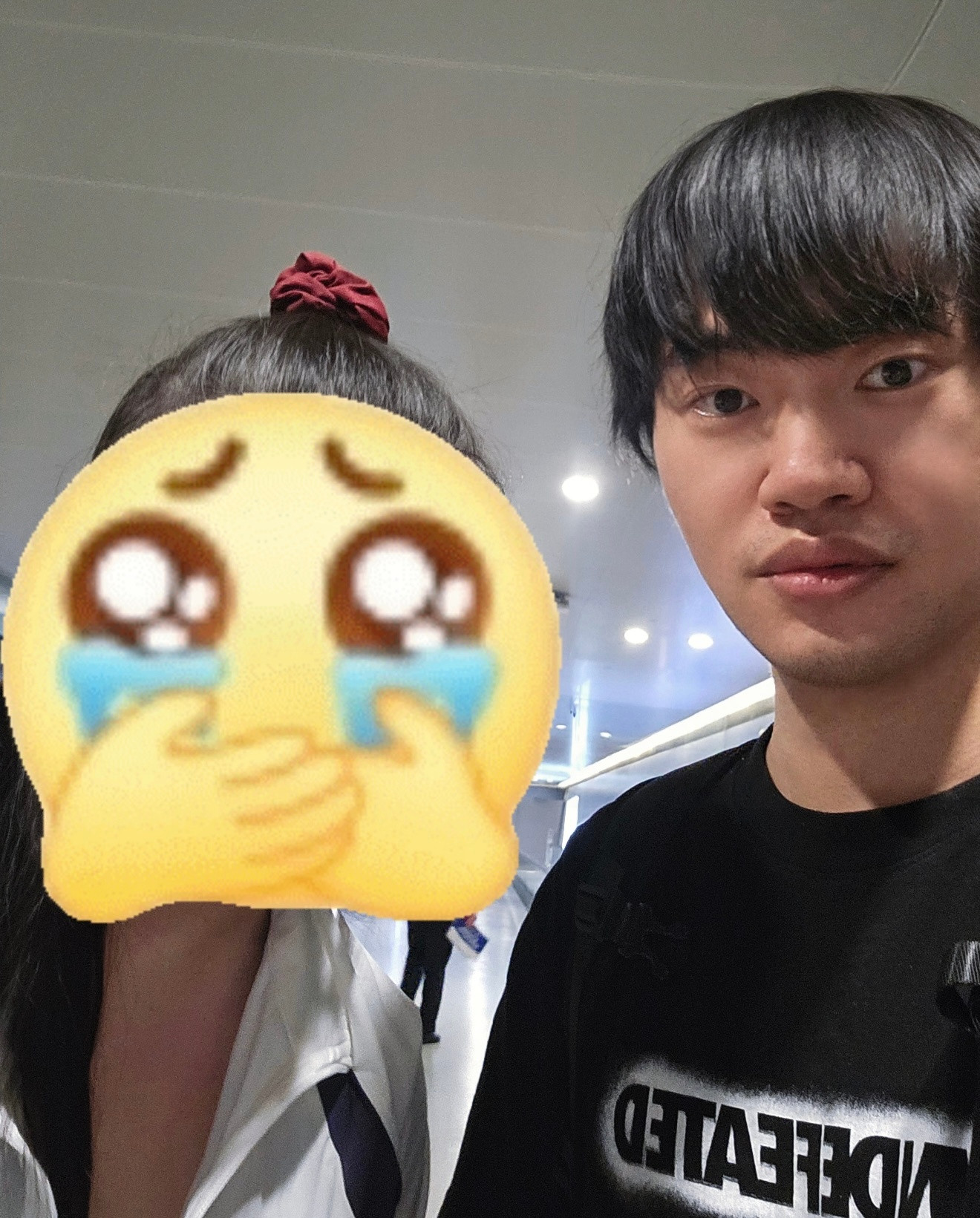 玩家偶遇BLG全员并合拍，Bin哥看起来感觉又瘦了。英雄联盟​​​